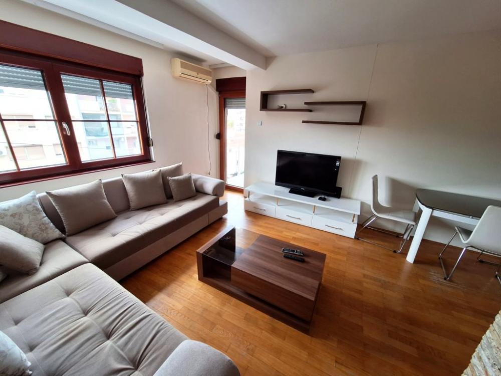 Glavna slika -Lep dvoiposoban stan na odličnoj lokaciji, Crveni Pevac