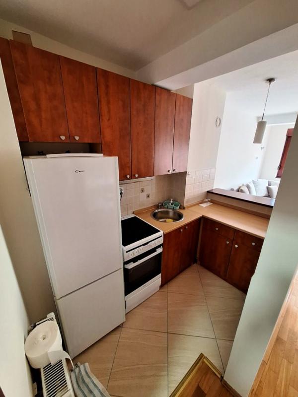 Slika 3 - Lep dvoiposoban stan na odličnoj lokaciji, Crveni Pevac