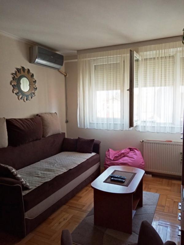 Glavna slika -Jednoiposoban stan u novijoj zgradi u centru