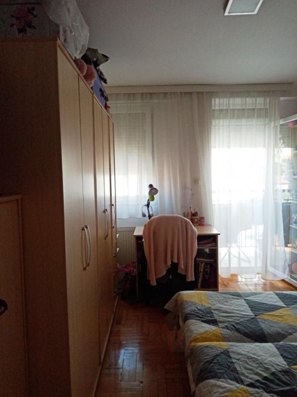 Slika 4 - Jednoiposoban stan u novijoj zgradi u centru