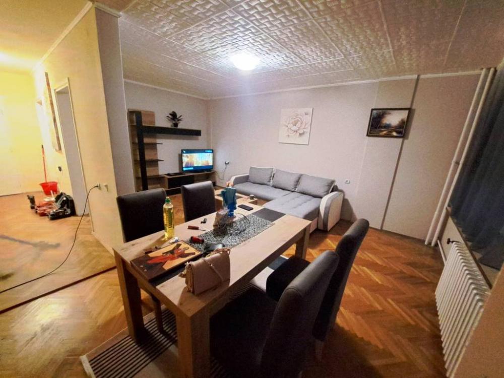 Slika 1 - Lepo namešten trosoban stan u centru