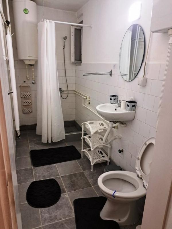 Slika 8 - Lepo namešten trosoban stan u centru