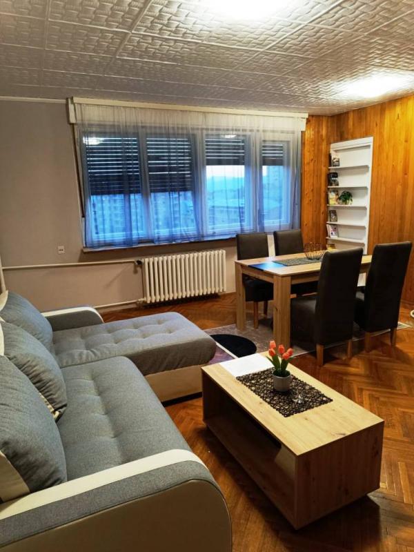 Slika 3 - Lepo namešten trosoban stan u centru