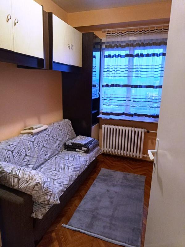 Slika 6 - Lepo namešten trosoban stan u centru