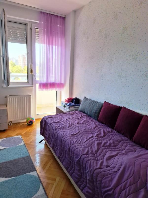 Slika 4 - Lux trosoban stan sa parking mestom kod Zone III