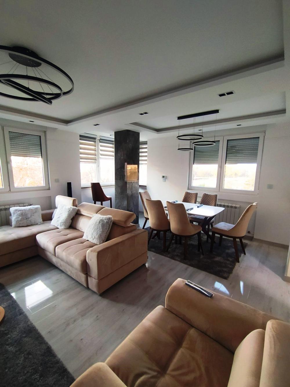 Slika 3 - Luksuzan, komforan 4.0 stan u centru