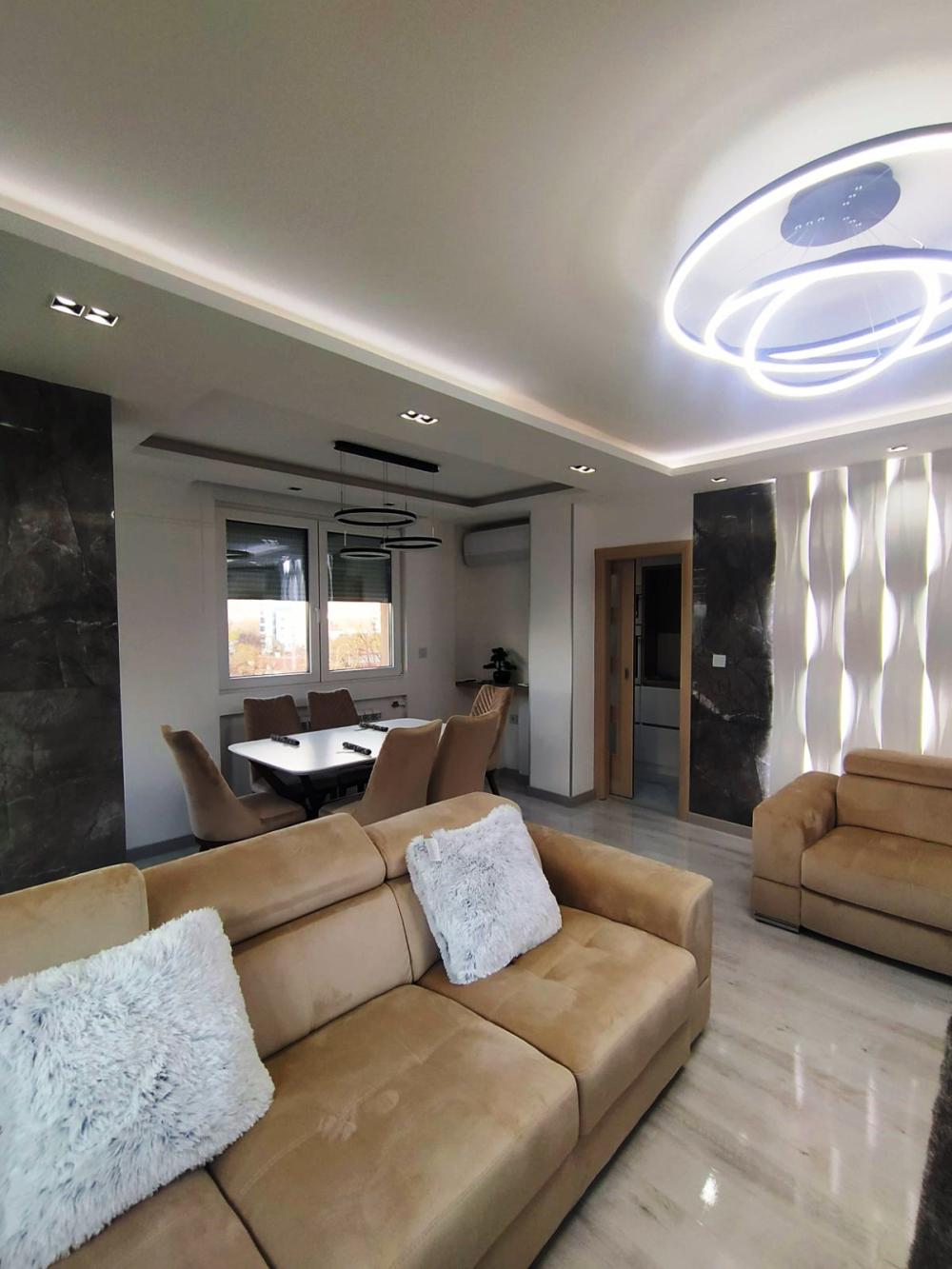 Slika 1 - Luksuzan, komforan 4.0 stan u centru