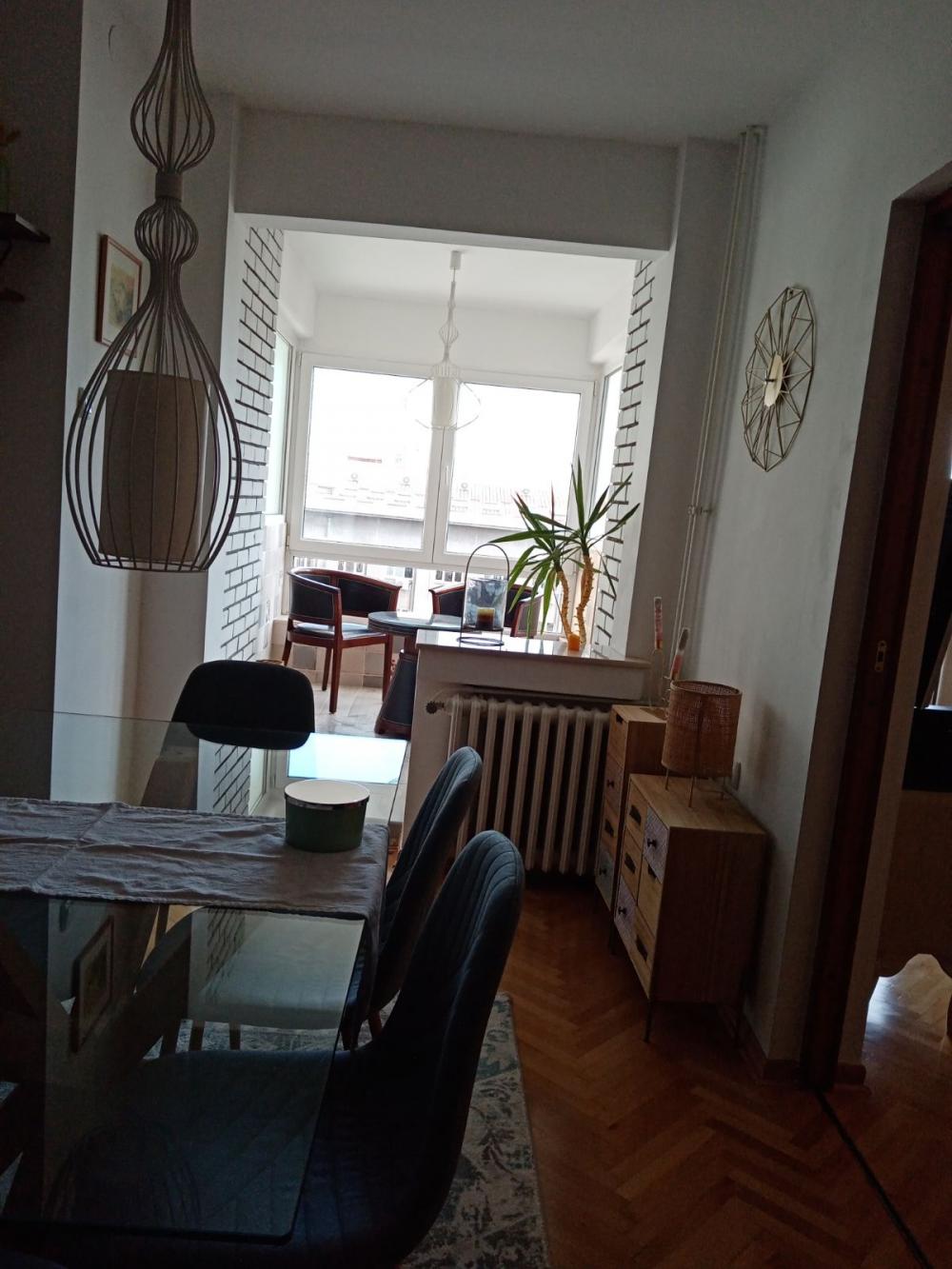 Slika 2 - Luksuzno namešten trosoban stan kod Pravnog fakulteta