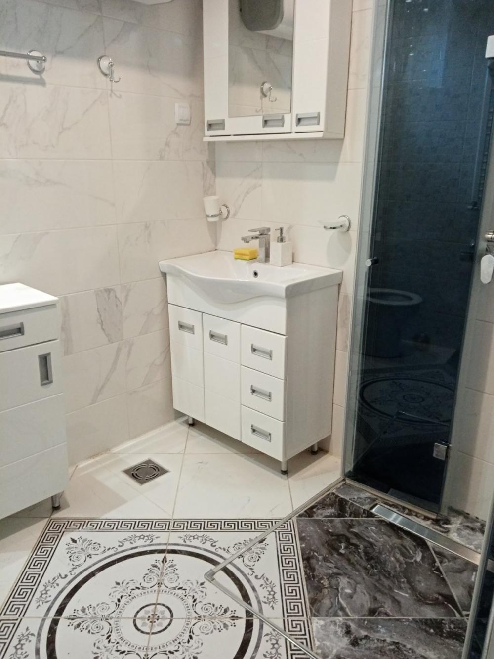 Slika 7 - Luksuzno namešten trosoban stan kod Pravnog fakulteta