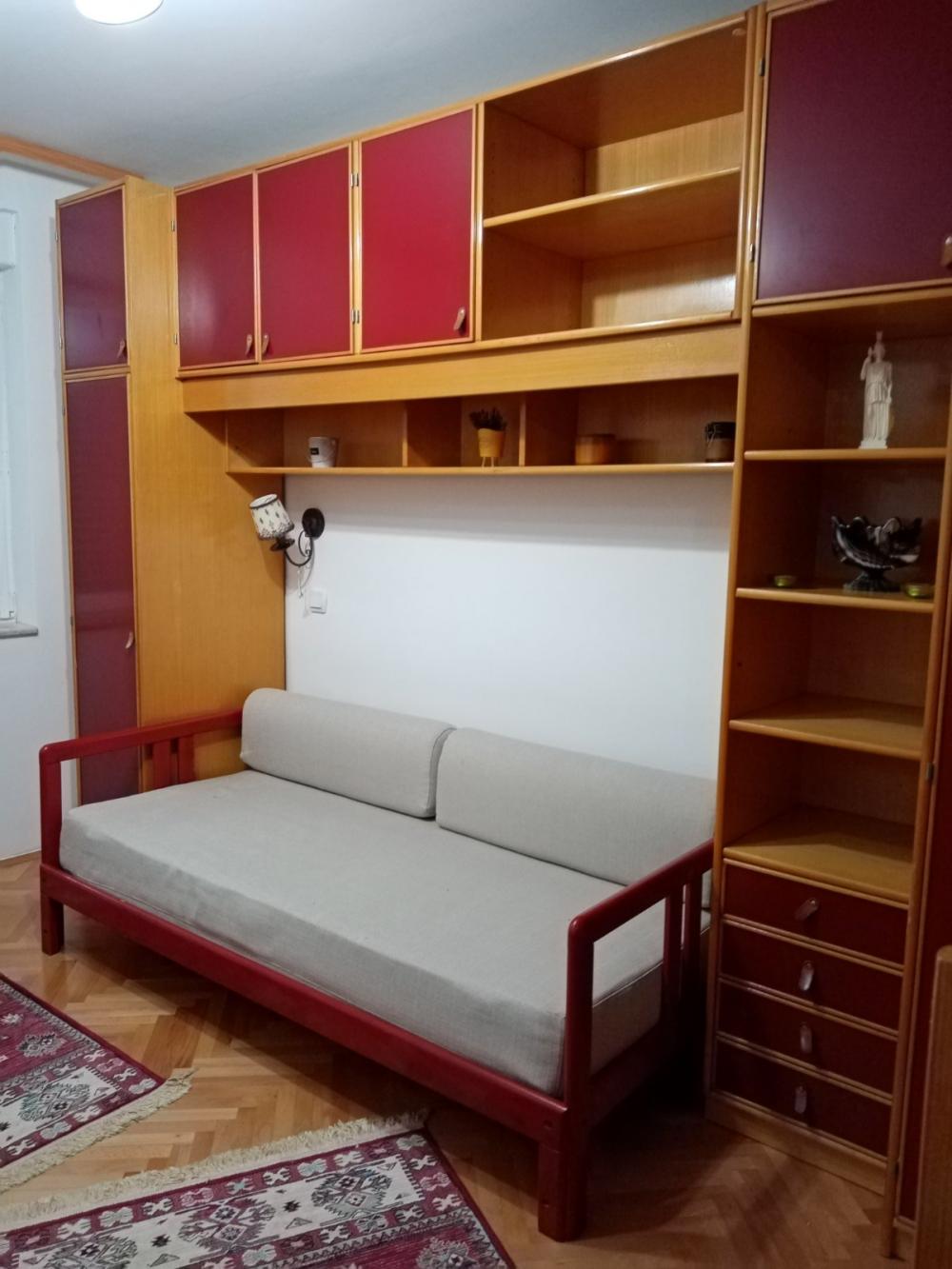 Slika 4 - Luksuzno namešten trosoban stan kod Pravnog fakulteta