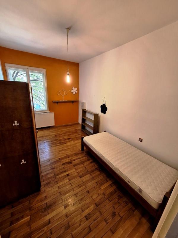 Slika 9 - Lep salonski stan trosobne strukture na Paliluli