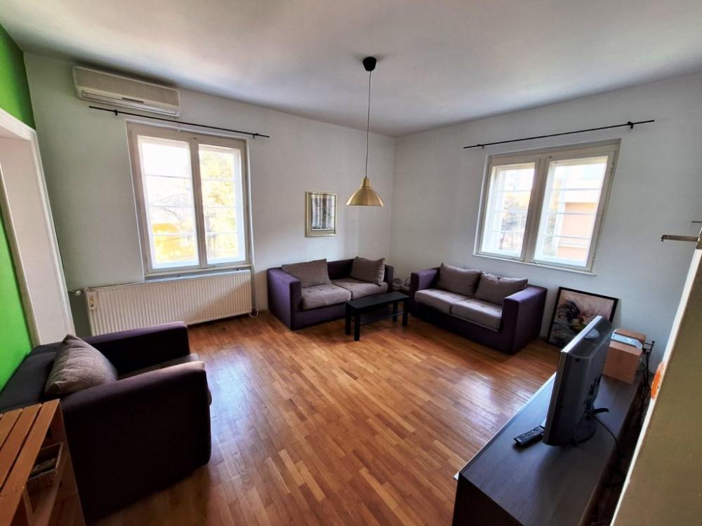 Slika 1 - Lep salonski stan trosobne strukture na Paliluli