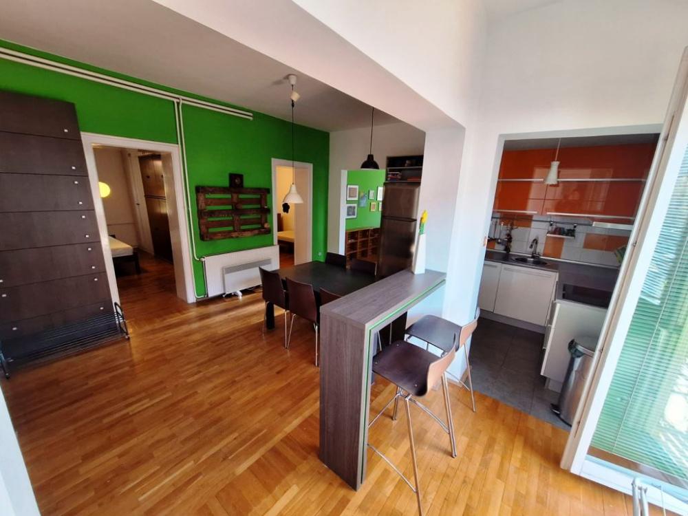 Slika 3 - Lep salonski stan trosobne strukture na Paliluli