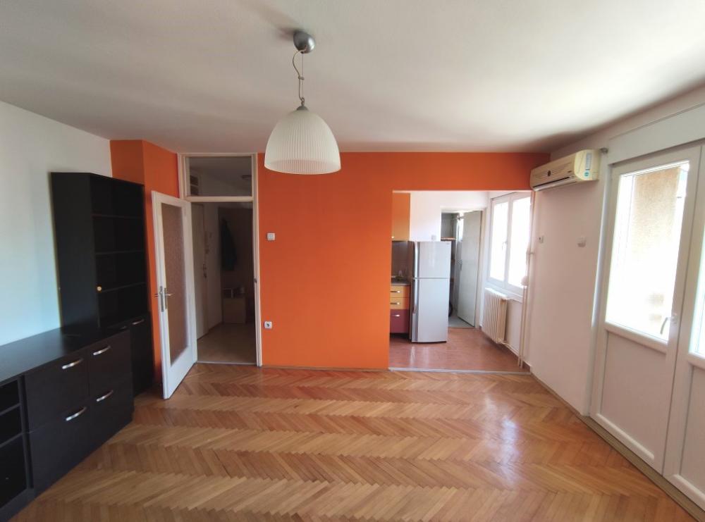 Slika 2 - Polunamešten dvosoban stan na Crvenom pevcu