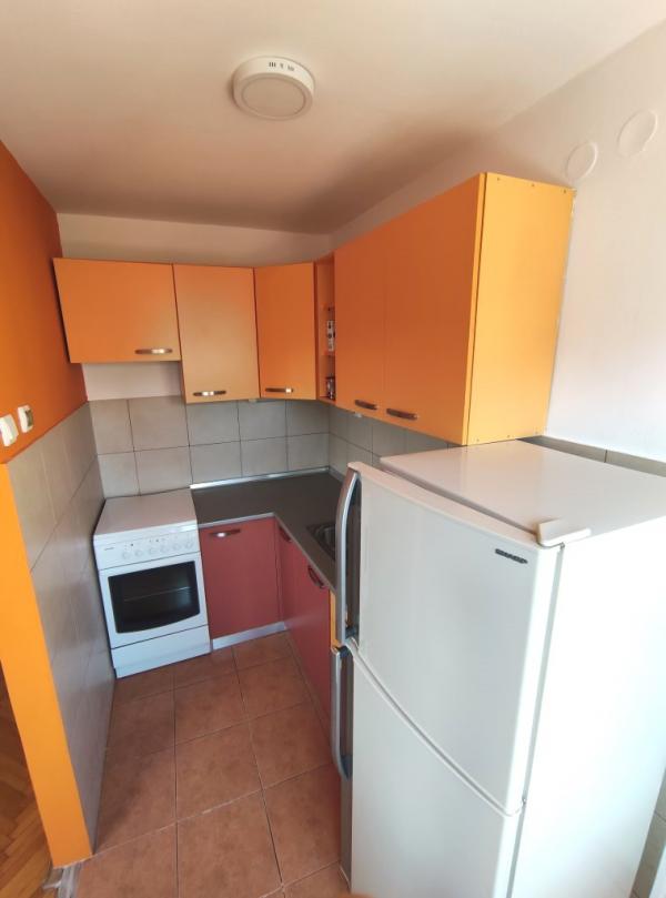 Slika 4 - Polunamešten dvosoban stan na Crvenom pevcu