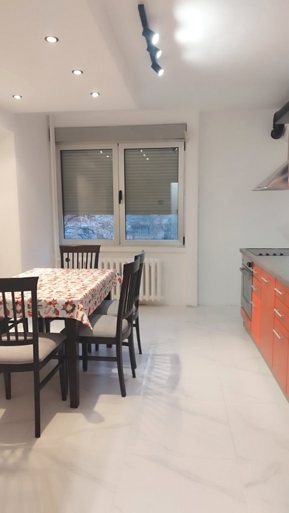 Slika 2 - Lep dvosoban stan u centru