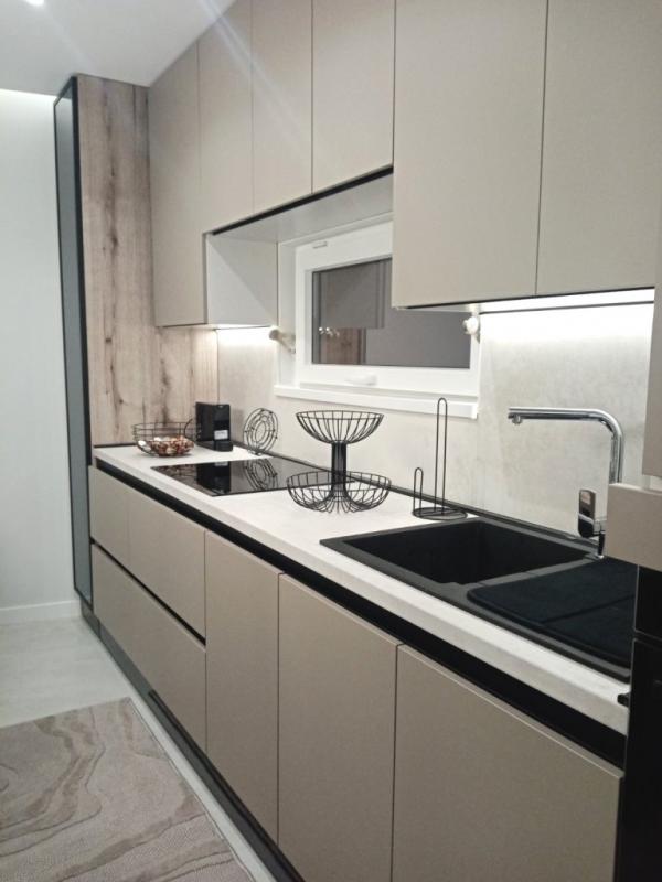 Slika 2 - Lux neuseljavan dvoiposoban stan sa garažnim mestom na najtraženijoj lokaciji na Bulevaru Nemanjića