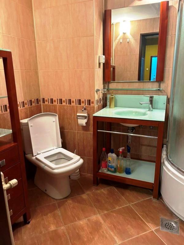 Slika 9 - Lep trosoban stan u centru