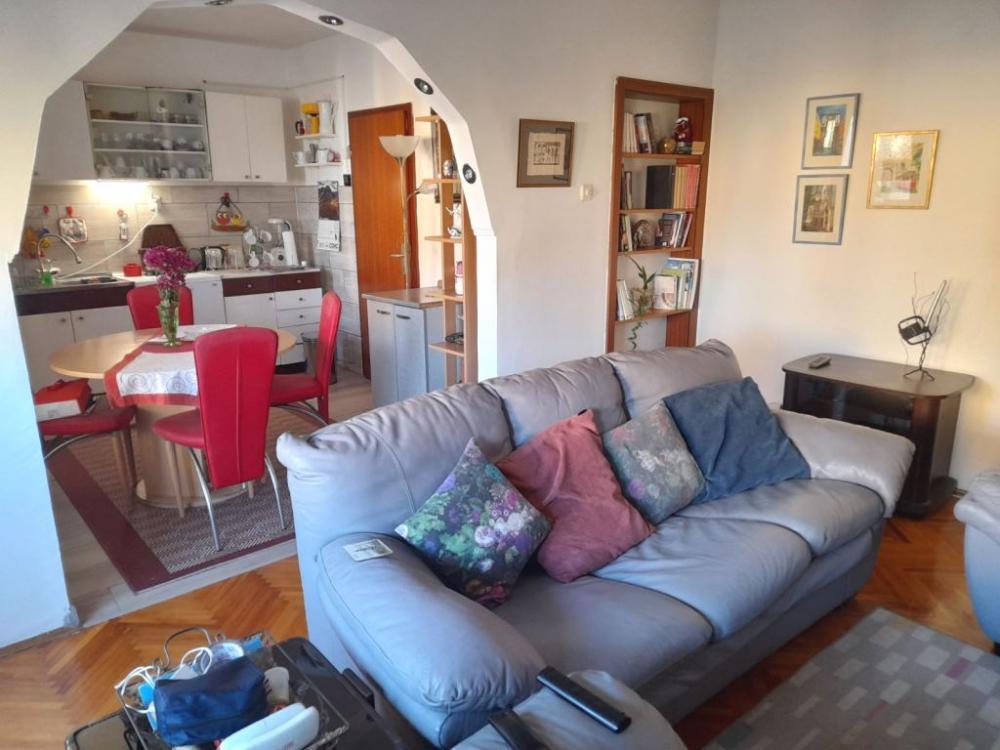 Glavna slika -Dvosoban stan u blizini OŠ 