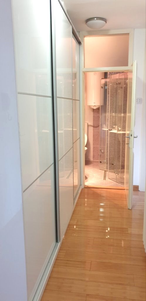 Slika 6 - Lep troiposoban stan u blizini Pravnog i Ekonomskog fakulteta