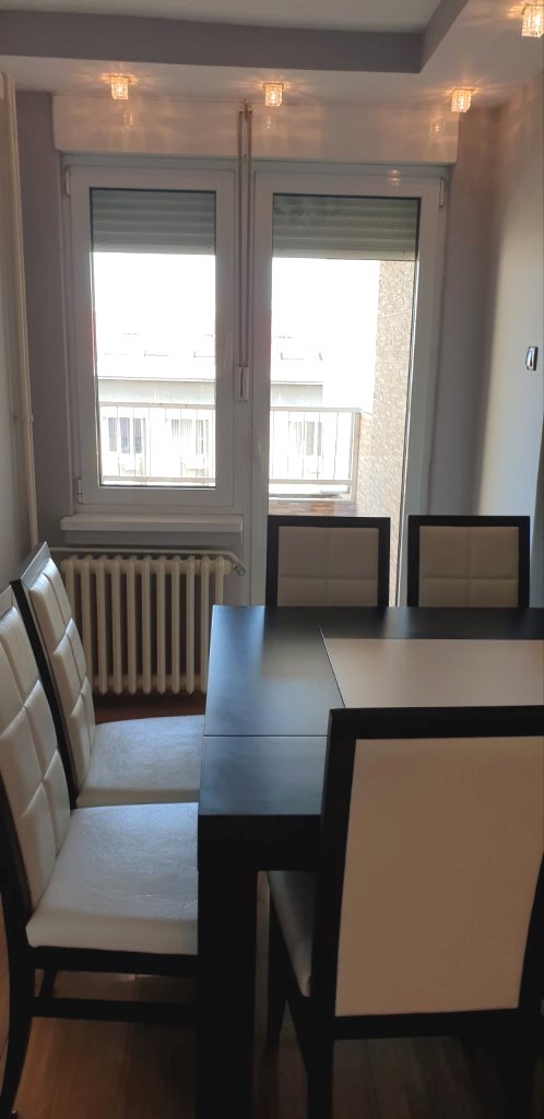 Slika 2 - Lep troiposoban stan u blizini Pravnog i Ekonomskog fakulteta