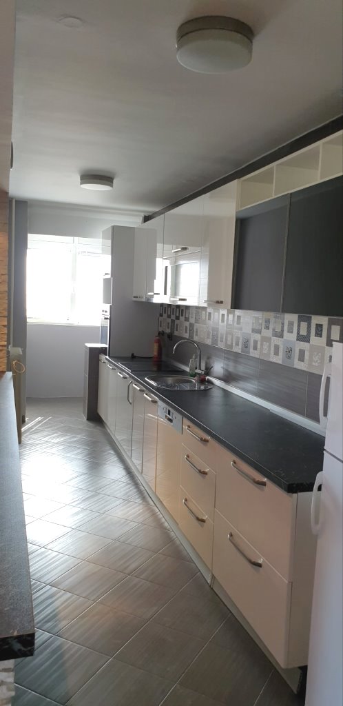 Slika 1 - Lep troiposoban stan u blizini Pravnog i Ekonomskog fakulteta