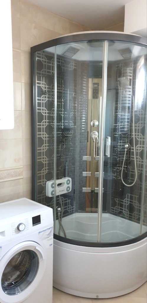 Slika 8 - Lep troiposoban stan u blizini Pravnog i Ekonomskog fakulteta