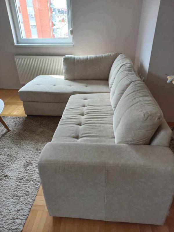 Slika 1 - Nov dvoiposoban stan na Crvenom pevcu