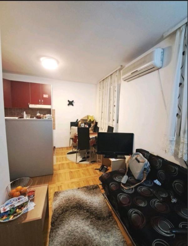 Slika 5 - Jednoiposoban stan kod Medicinskog fakulteta