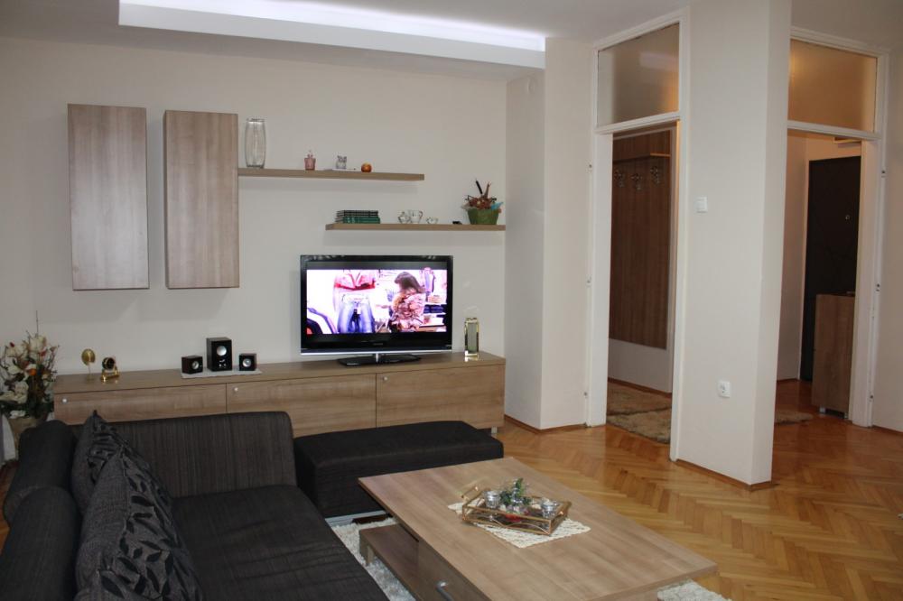 Slika 1 - Trosoban, 85m2, Pravni fakultet Niš, sa terasom, sa parkingom