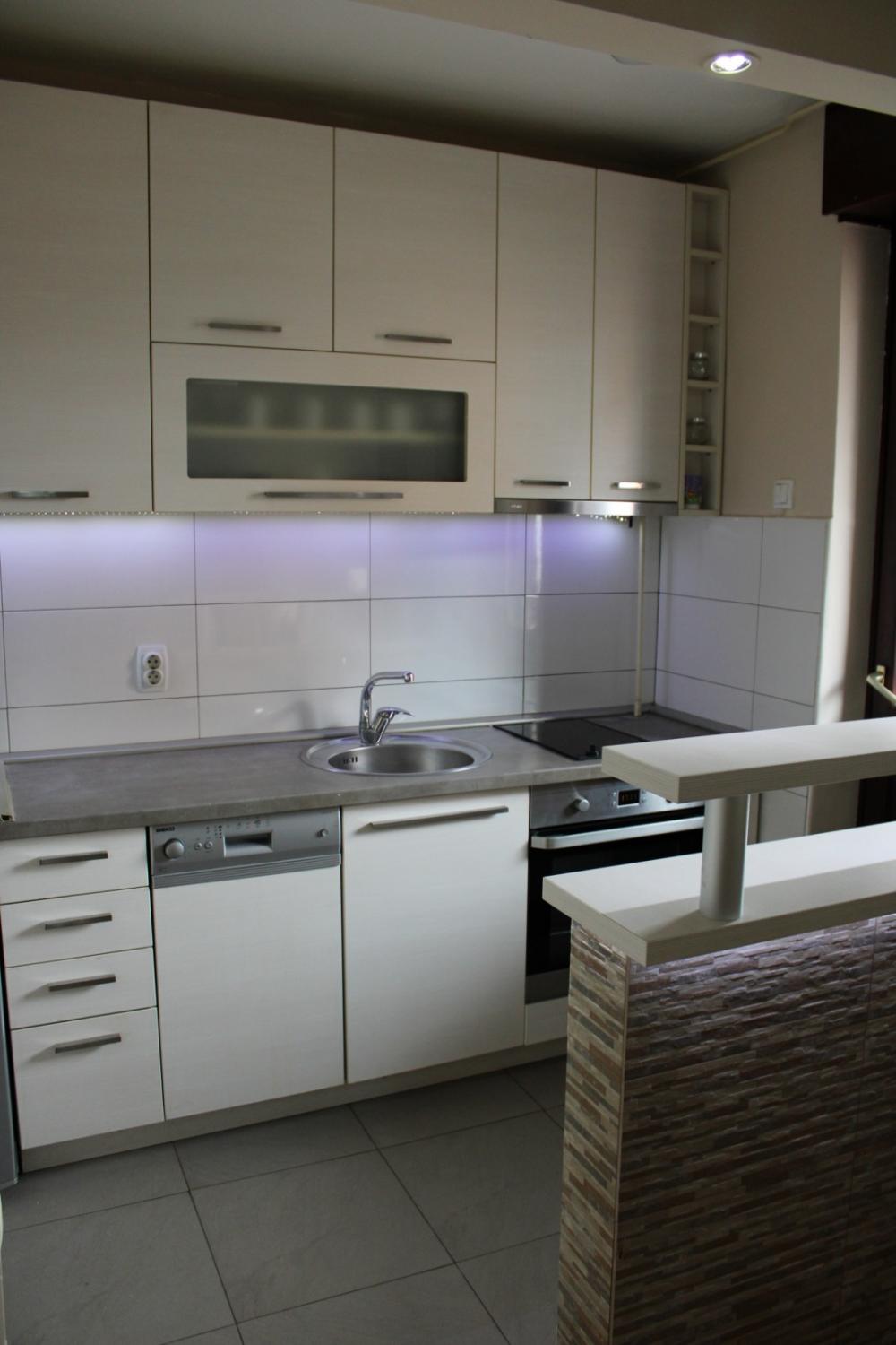 Slika 2 - Trosoban, 85m2, Pravni fakultet Niš, sa terasom, sa parkingom