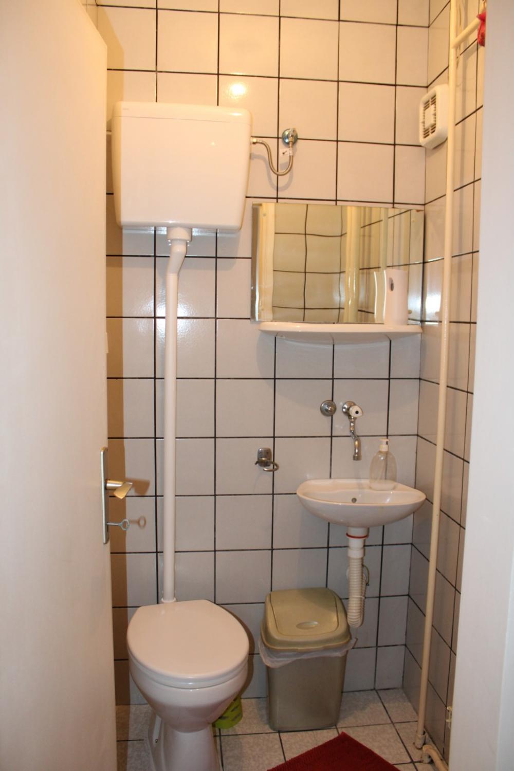 Slika 5 - Trosoban, 85m2, Pravni fakultet Niš, sa terasom, sa parkingom