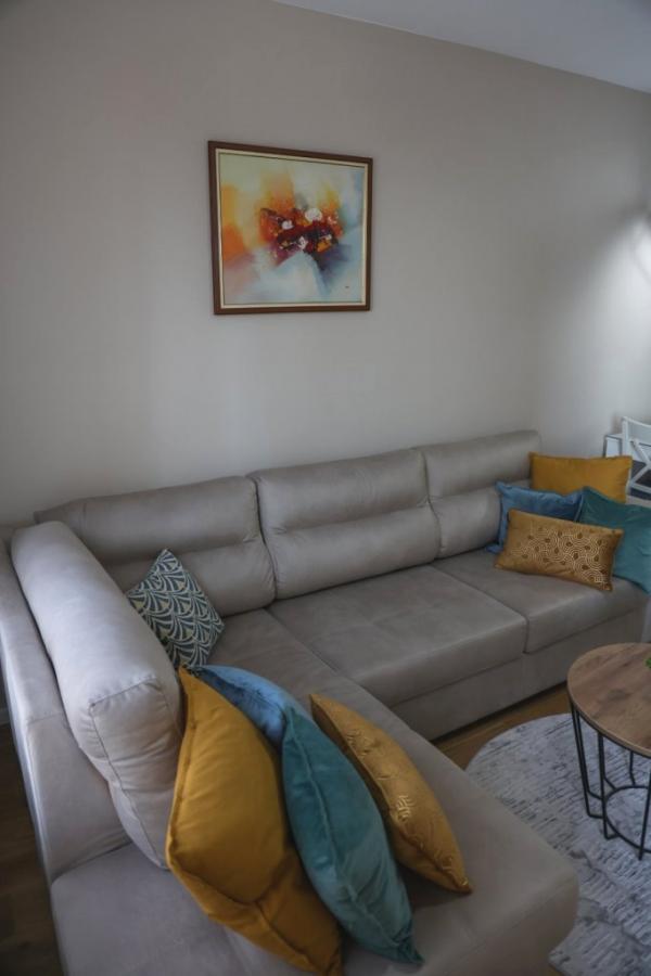 Slika 2 - Lux neuseljavan jednoiposoban stan na Bulevaru Nemanjića