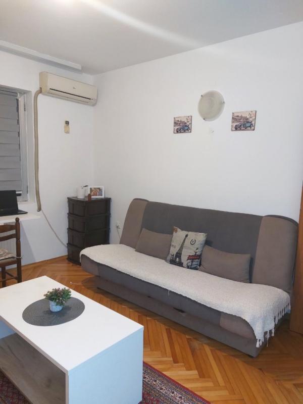 Slika 1 - Izdavanje stana, 24m2, Niš centar Niš