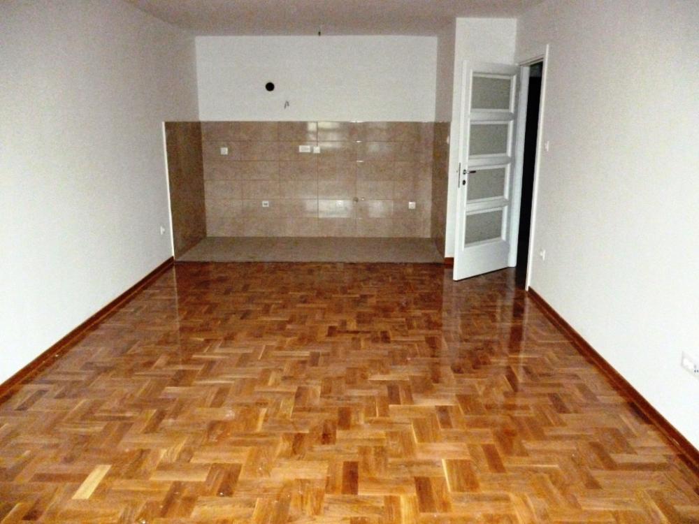 Slika 1 - Nenamešten jednoiposoban stan na Paliluli