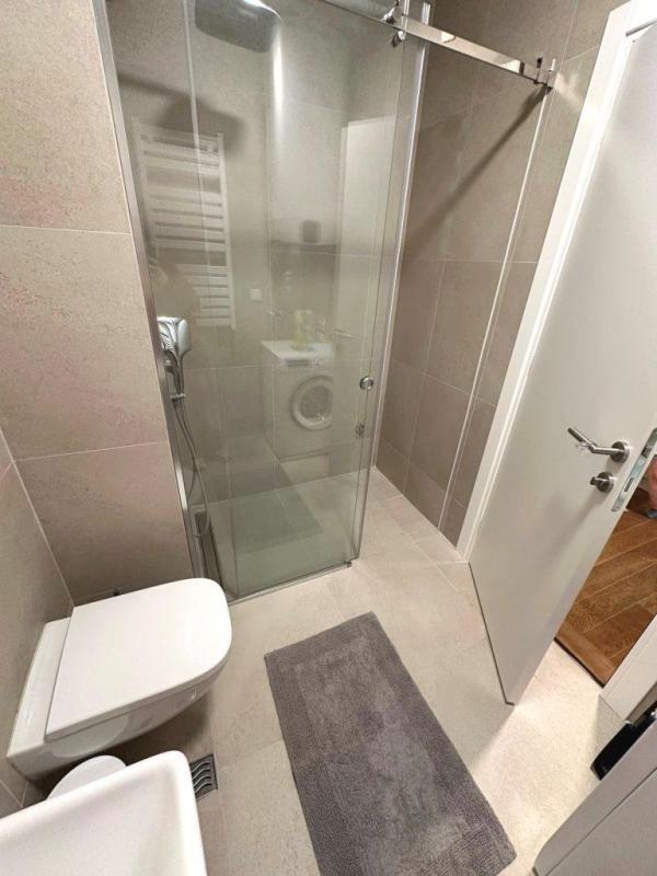 Slika 6 - Jednoiposoban stan sa parkingom u modernom stambenom kompleksu na Bulevaru Nemanjića