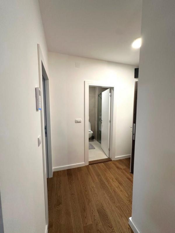 Slika 5 - Jednoiposoban stan sa parkingom u modernom stambenom kompleksu na Bulevaru Nemanjića