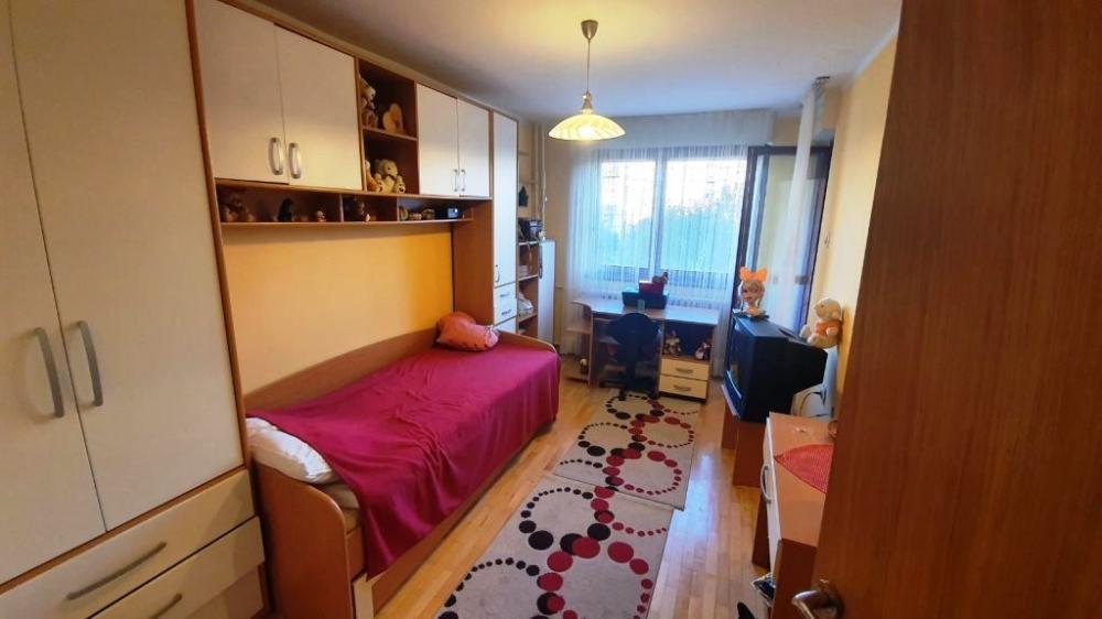 Slika 5 - Komforan četvorosoban stan na Bulevaru Nemanjića