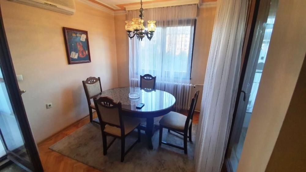 Slika 1 - Komforan četvorosoban stan na Bulevaru Nemanjića