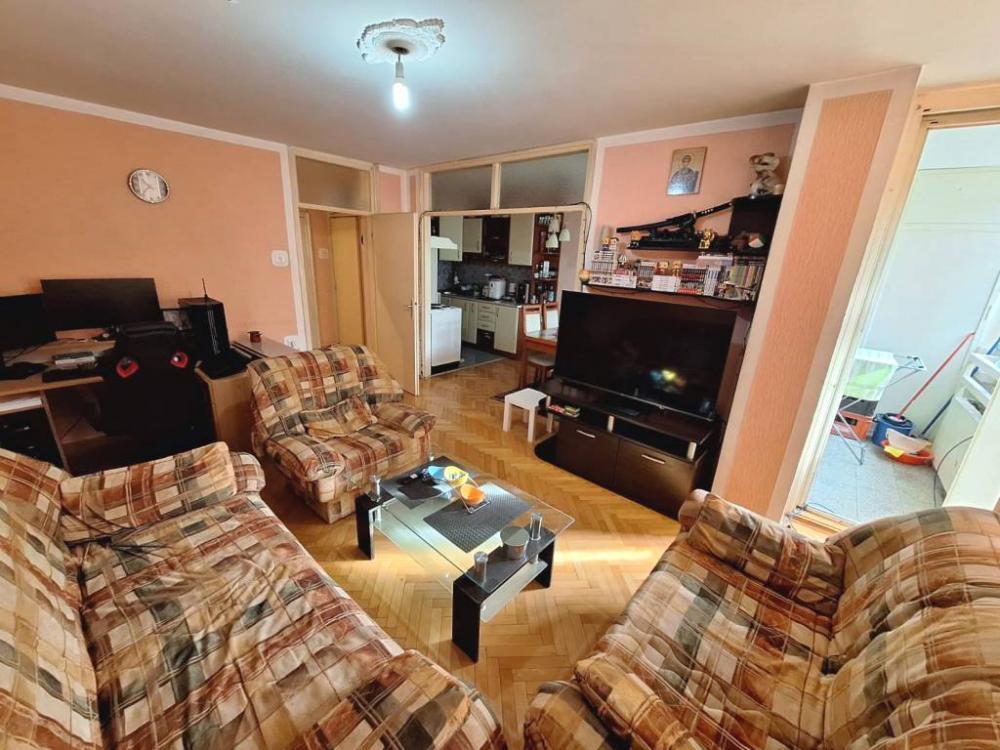 Glavna slika -Trosoban stan na Bulevaru Nemanjića