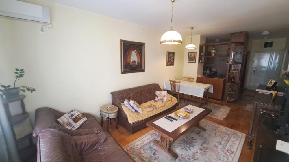 Slika 2 - Jednoiposoban stan na Čairu