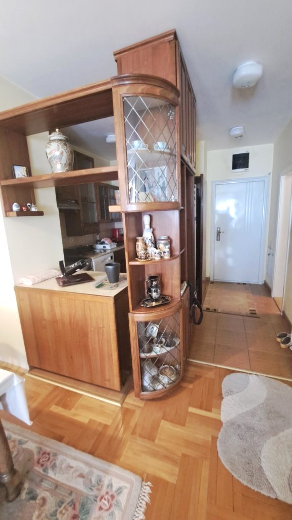 Slika 4 - Jednoiposoban stan na Čairu