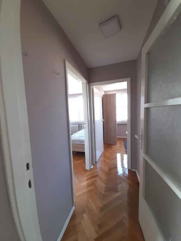 Slika 5 - Trosoban, 68m2, Niš centar Niš, sa terasom, ima lift