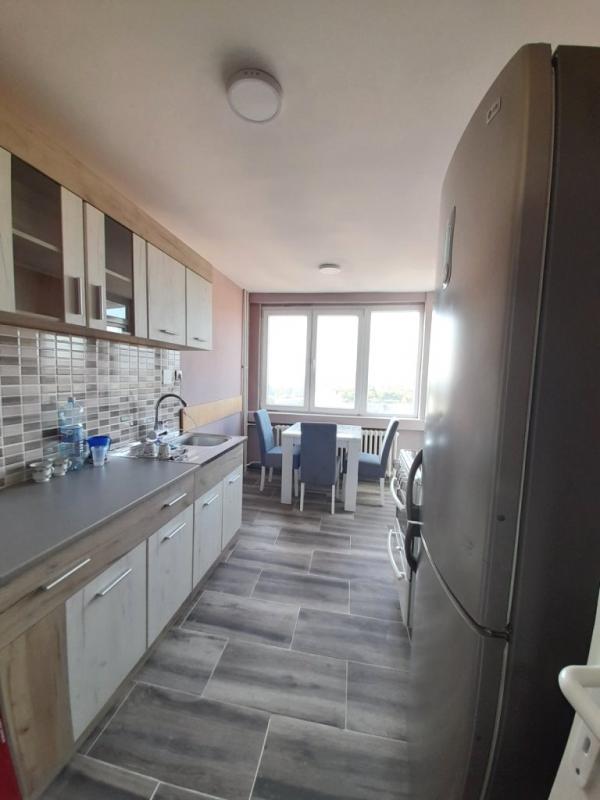 Slika 2 - Trosoban, 68m2, Niš centar Niš, sa terasom, ima lift