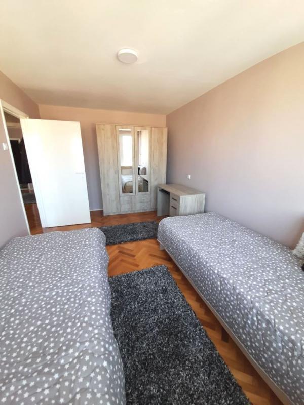 Slika 4 - Trosoban, 68m2, Niš centar Niš, sa terasom, ima lift