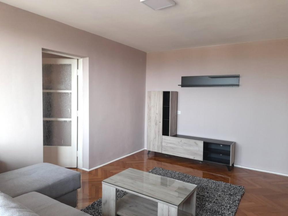 Slika 1 - Trosoban, 68m2, Niš centar Niš, sa terasom, ima lift