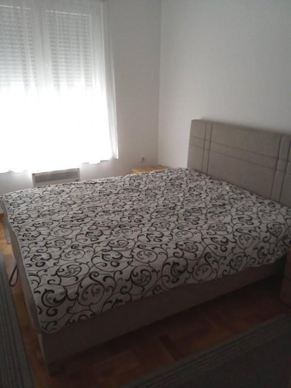 Slika 5 - Dvoiposoban stan u novijoj zgradi na Panteleju