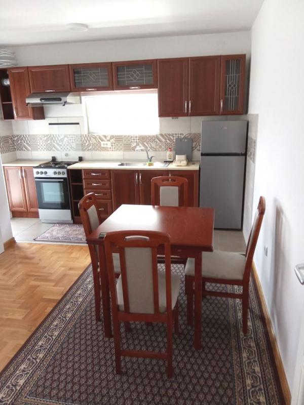 Slika 1 - Dvoiposoban stan u novijoj zgradi na Panteleju