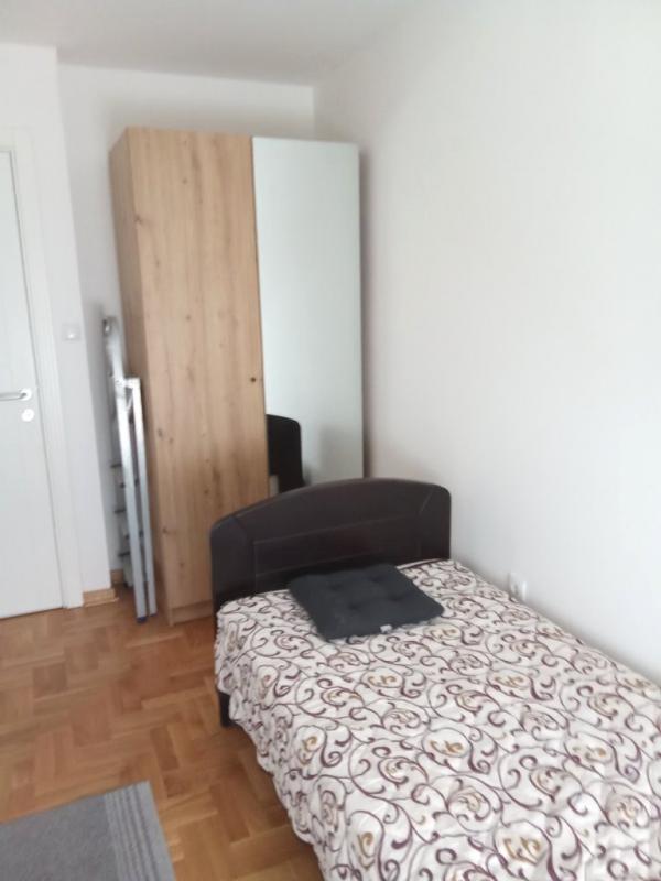 Slika 3 - Dvoiposoban stan u novijoj zgradi na Panteleju