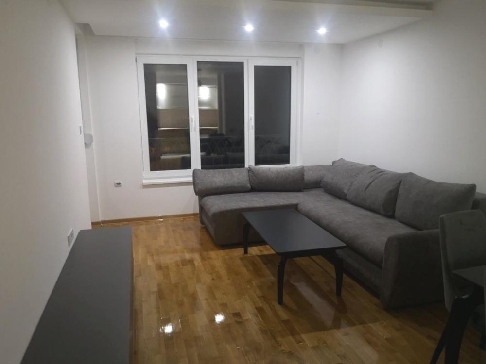 Glavna slika -Lux četvorosoban stan na keju